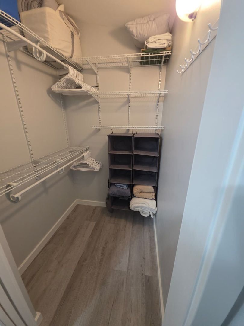 Building Photo - Newly Remodeled / Furnished 2 Bedroom / 2 Bathroom