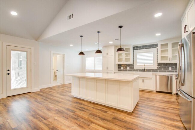 Building Photo - 5735 Grape St