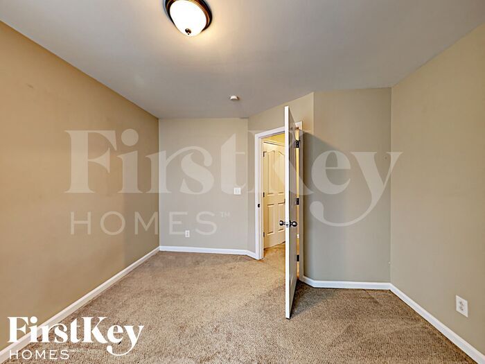 Building Photo - 9000 Mapledale Ct