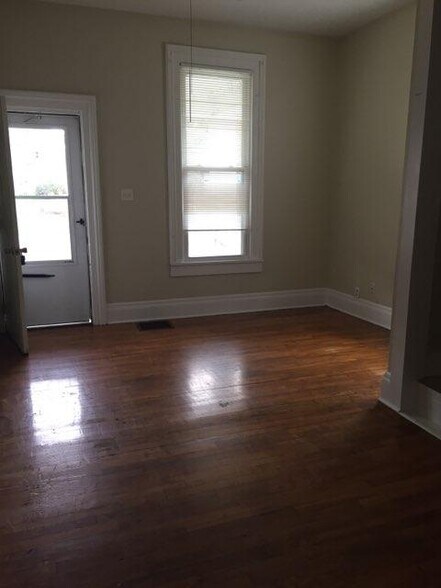 Building Photo - 256 W Sugartree St