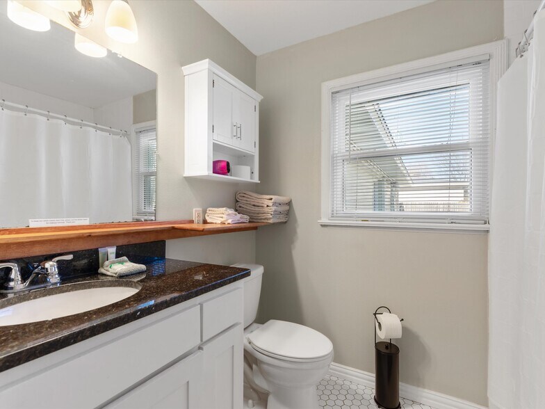 Building Photo - 4201 Anita Ave