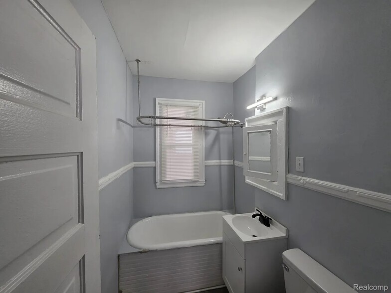 Building Photo - 2676 Sturtevant St