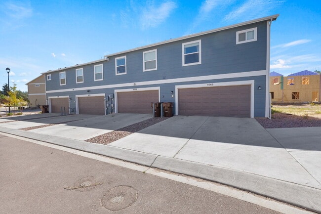 Building Photo - Modern 3 Bed Townhome with Garage – Water ...