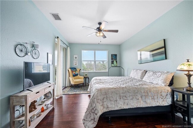 Building Photo - 691 SW Glen Crest Way