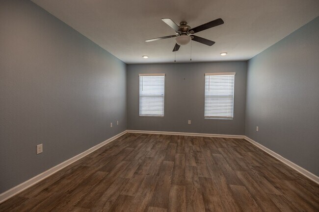 Building Photo - Beautiful 4-bedroom, 2-bath in a Foley neighborhood!