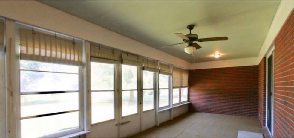 Building Photo - 122 Collins Ave