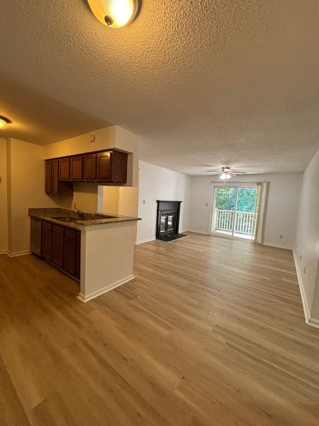 Building Photo - 562 Candle Ln