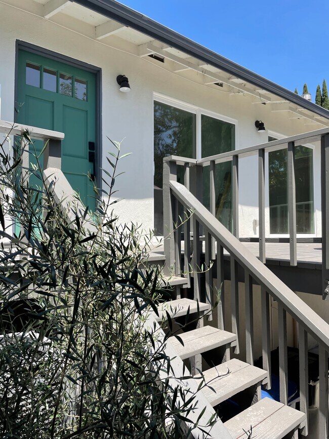 Front Door/Deck - 2522 Lake View Ave