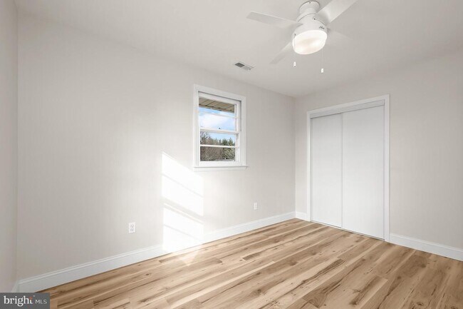 Building Photo - 6223 E Hemlock Dr