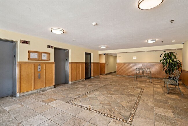 Building Photo - 200 Cove Way