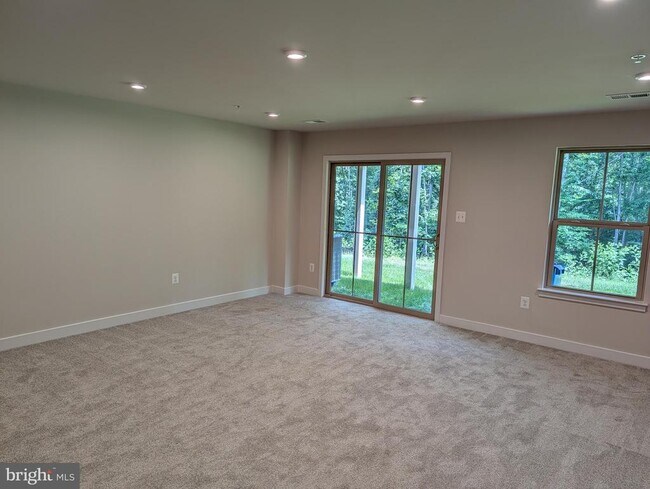 Building Photo - 9711 Klamath Ct