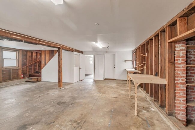 Building Photo - 2356 33rd Ave