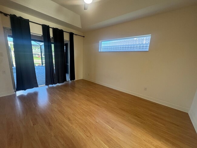 Building Photo - 401 SW 33rd Ave