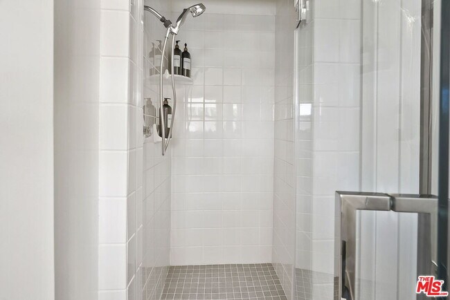 Building Photo - 5900 Alcove Ave