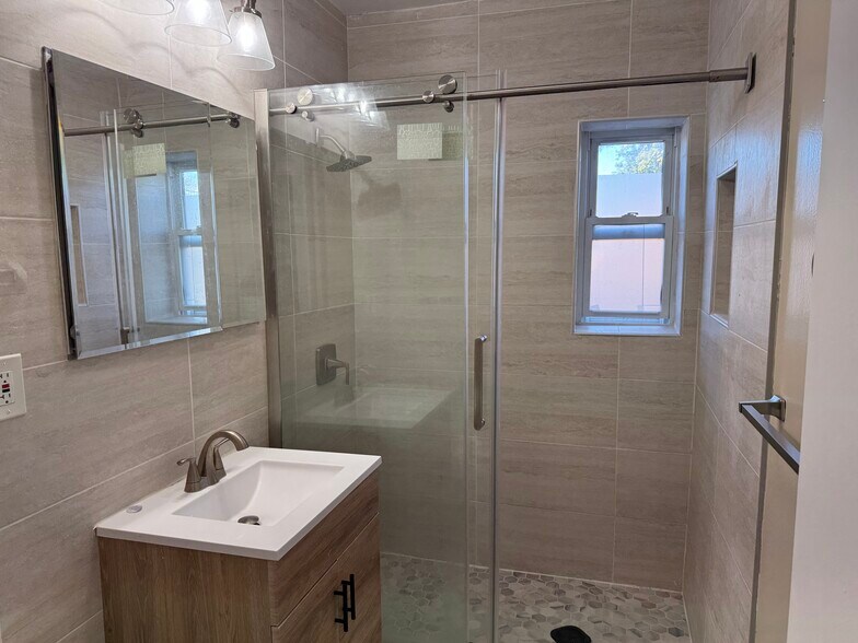 Building Photo - 68 E Main