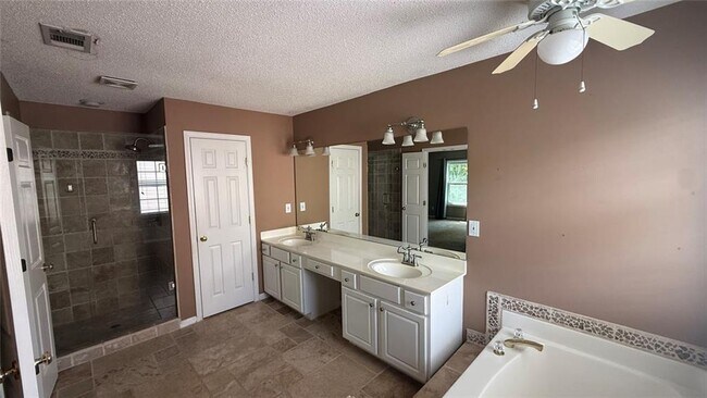 Building Photo - 2568 Alvecot Cir SE