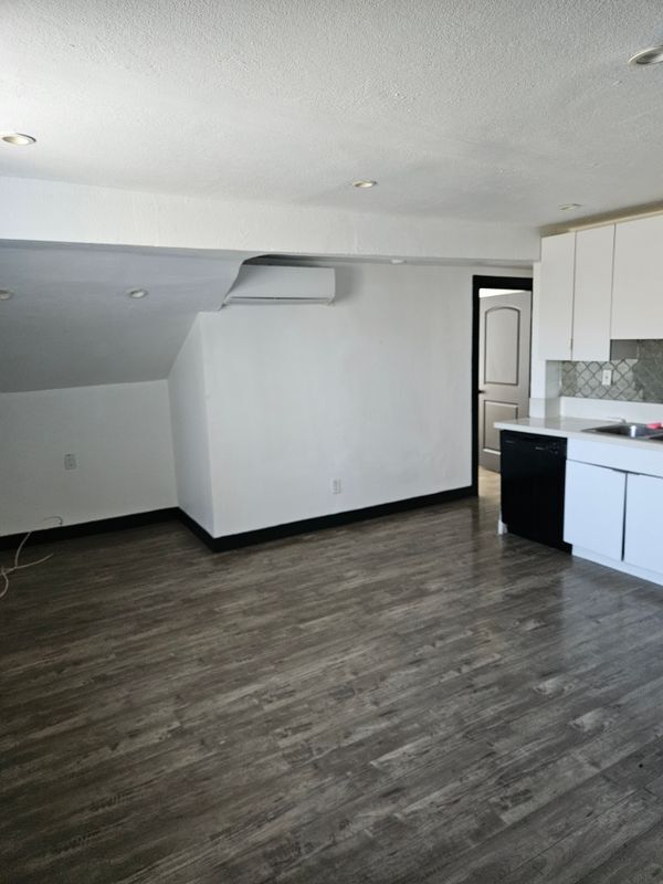 Building Photo - 534 N Berendo St