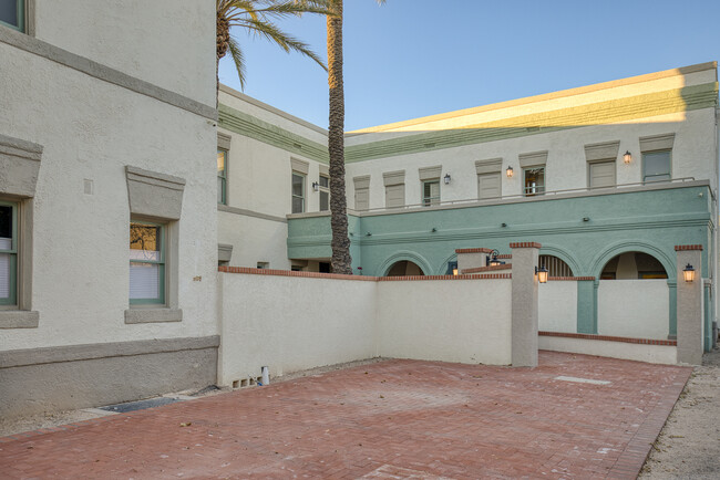 Building Photo - 343 S Scott Ave