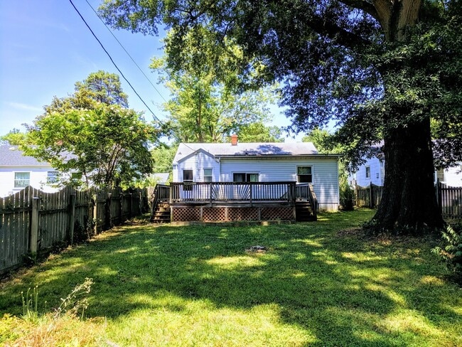 Building Photo - Spacious 3bdrm/2bth Home Located in a Well Established Neighborhood in Richmond's West End  Conve...