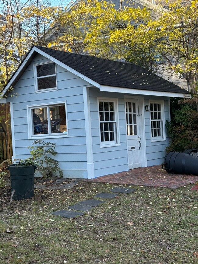 Building Photo - 22 Kentbury Way