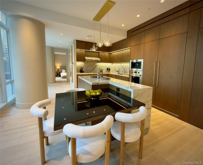 Building Photo - 18 W 53rd St