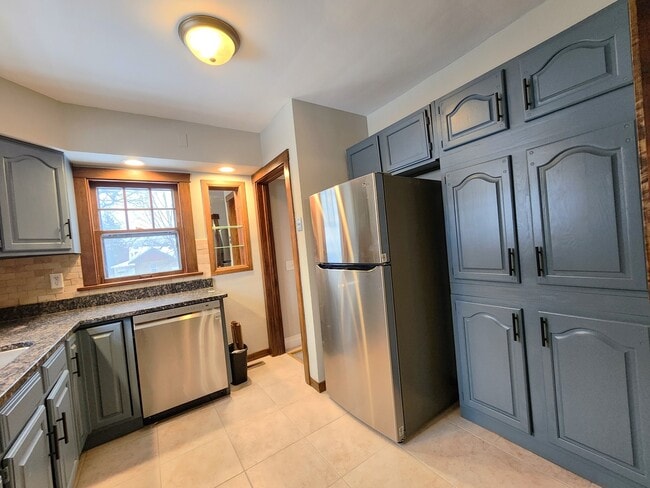 Building Photo - 365 Vandalia St