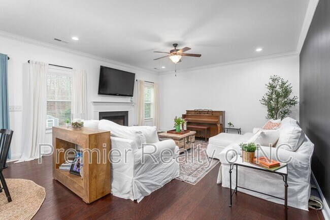 Building Photo - 1103 Magenta Way