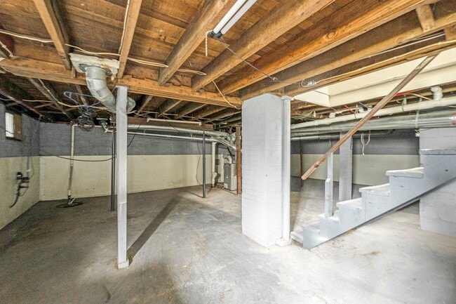 Building Photo - 3 bedroom house in Kendallville! CHRISTMAS...