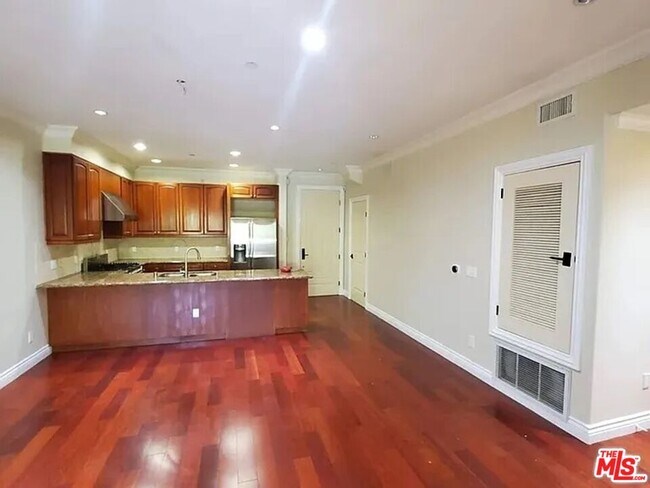 Building Photo - 1135 S Shenandoah St