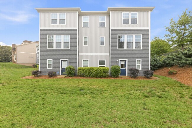 Building Photo - 1502 Sharon Rd W