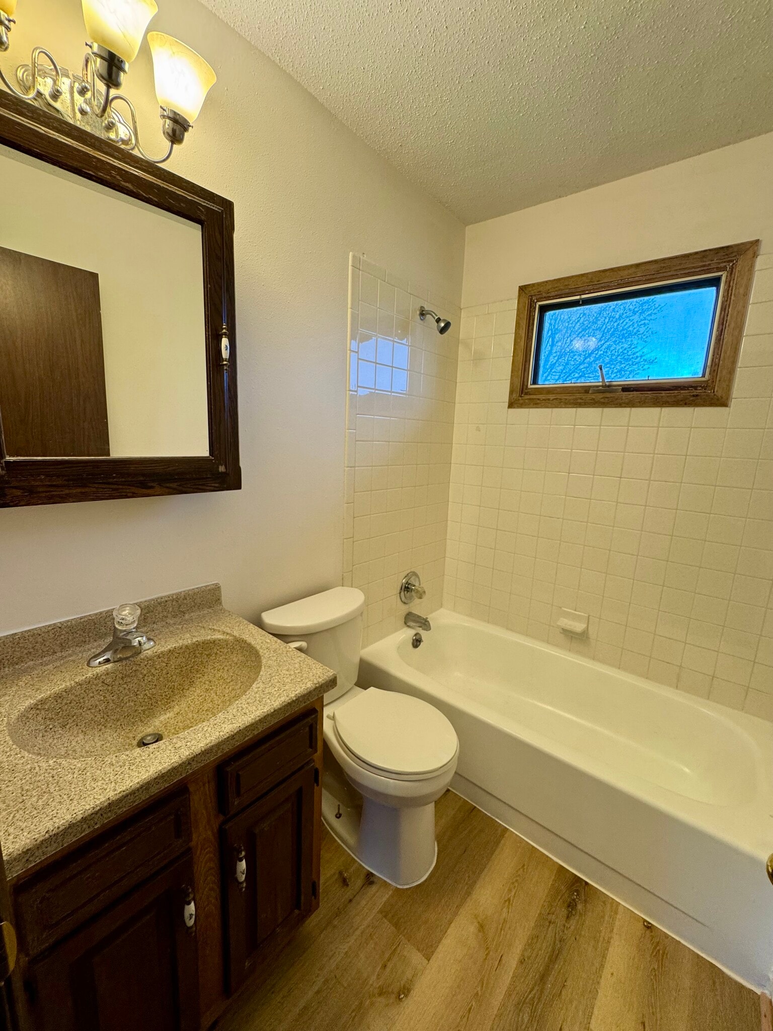 Building Photo - 5556 N Thornwood Ave