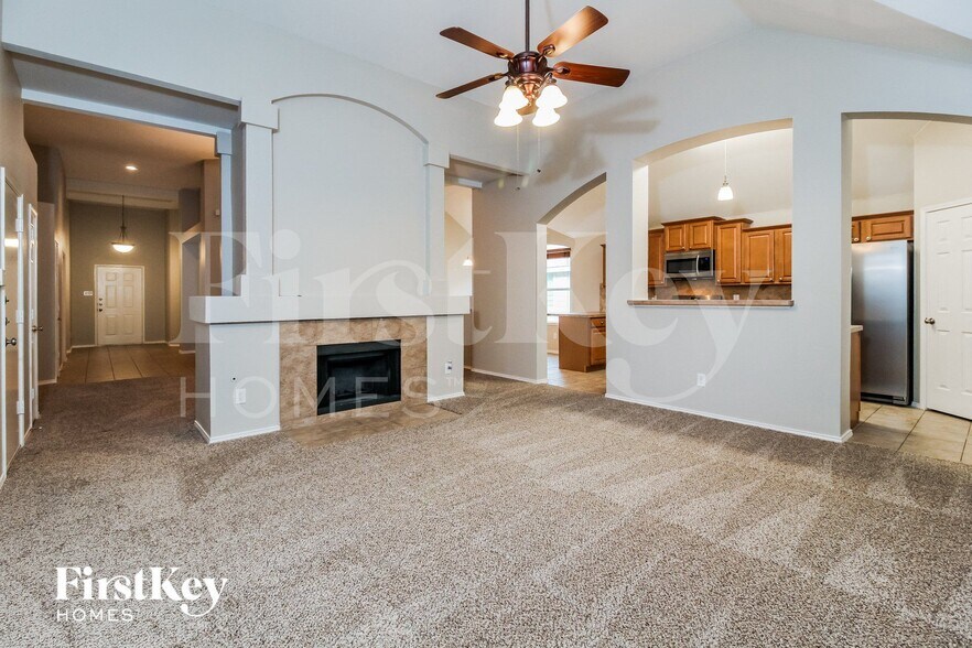 Building Photo - 1233 Logan Dr