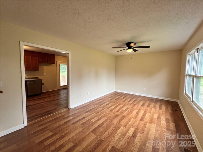 Building Photo - 140 Brookhollow Dr