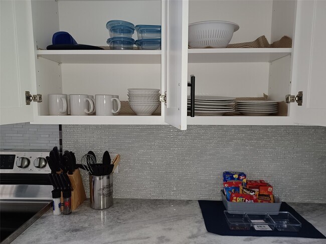 Building Photo - 5815 Schevers St