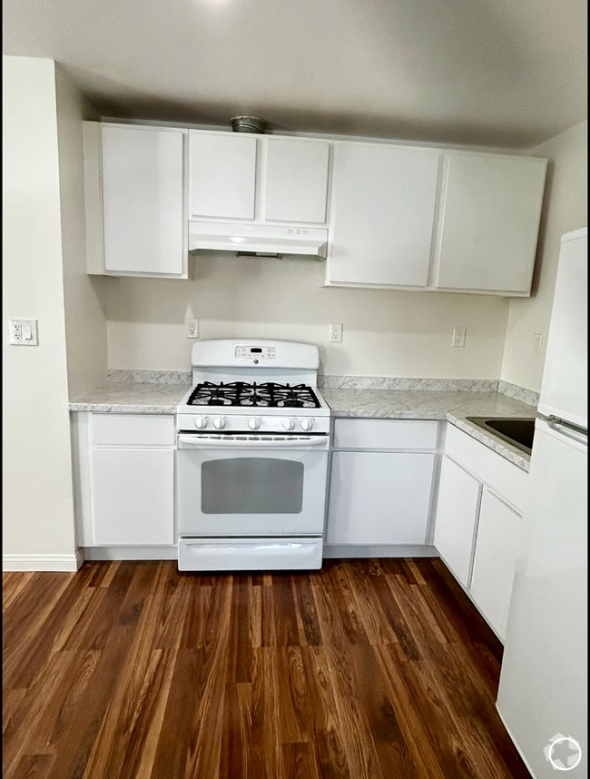 Building Photo - 1605 Fairfax Ct