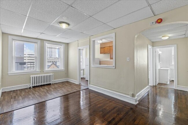 Building Photo - 2 S Hartford Ave