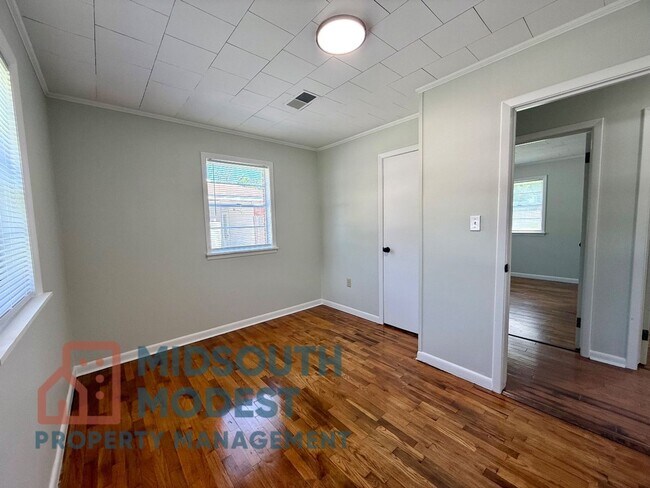 Building Photo - Welcome to this 3 Bedroom/1 Bathroom Home in Paragould AR - $1,200/month