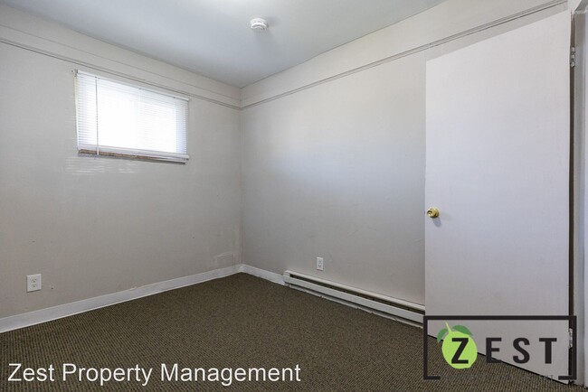 Building Photo - 1 br, 1 bath Apartment - 14825 Joy Rd 1482...