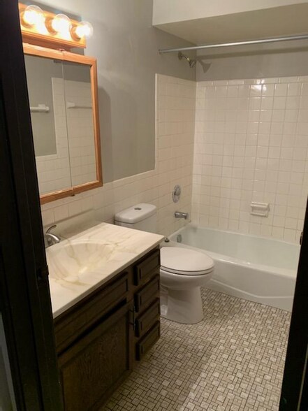 Building Photo - 7512 N Granville Rd