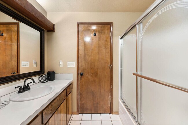 Building Photo - 18087 E Butte Ln