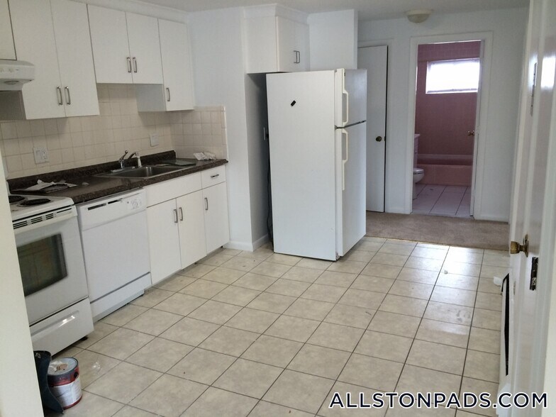 Building Photo - 16 Westford St