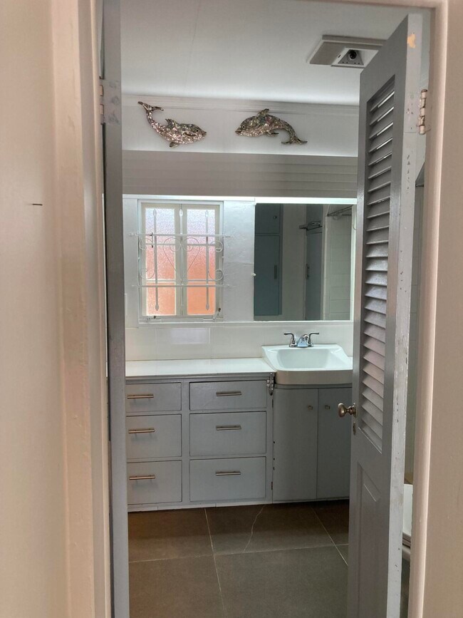 Building Photo - 824 35th St