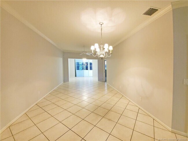 Building Photo - 1393 SW Greens Pointe Way