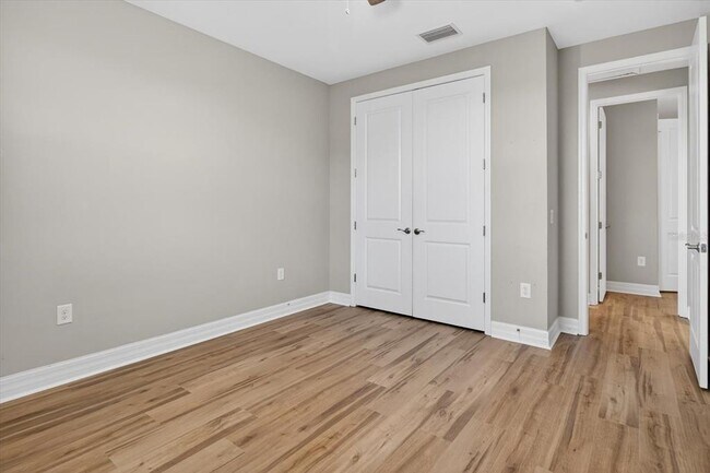 Building Photo - 2589 Gwynhurst Blvd