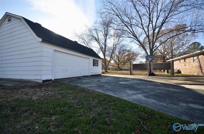 Building Photo - 804 Hodges St NW