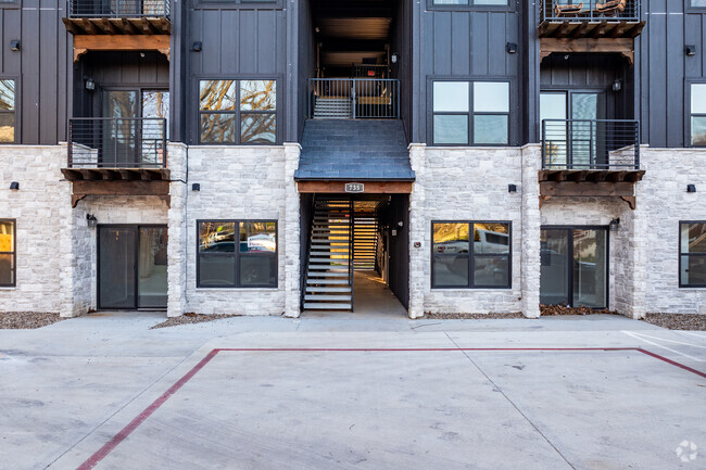 Building Photo - NEW APARTMENTS IN THE HEART OF DOWNTOWN