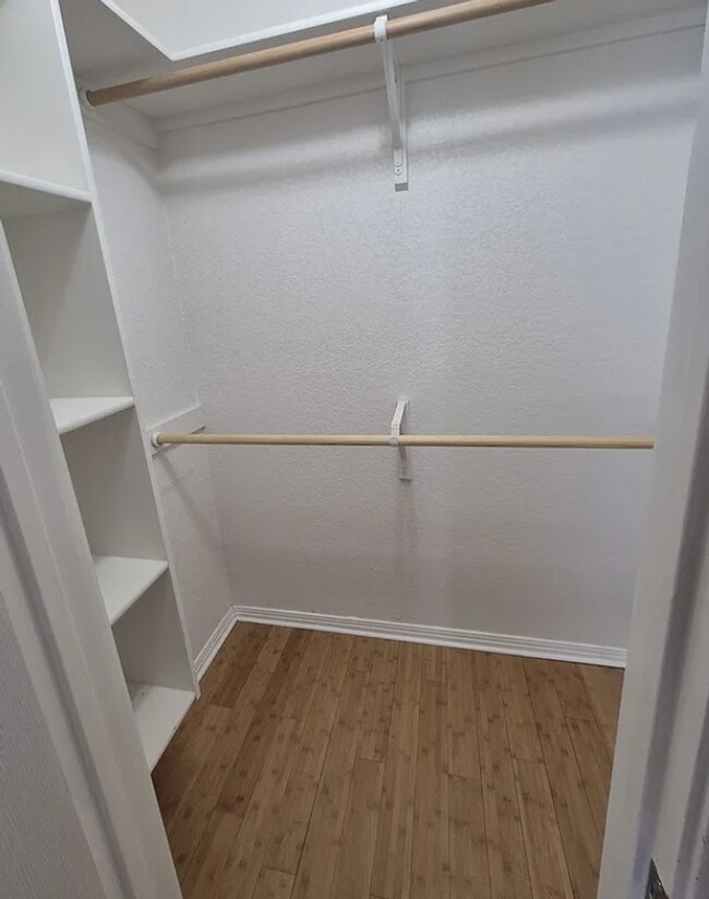 Building Photo - 3 bed 3 bath one block away from Baylor