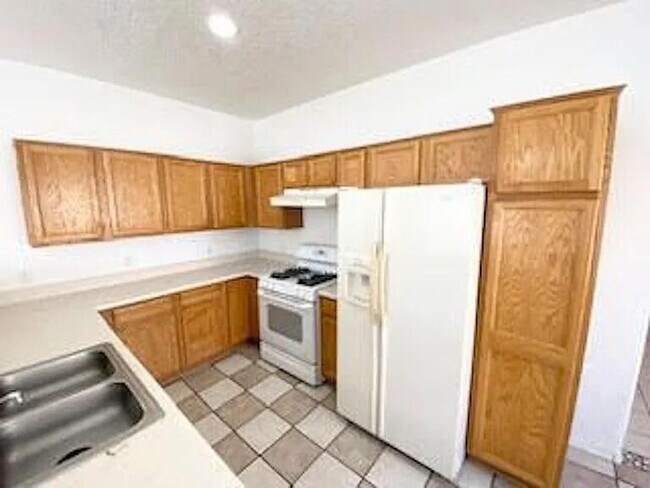 Building Photo - 7176 Husky Dr NE