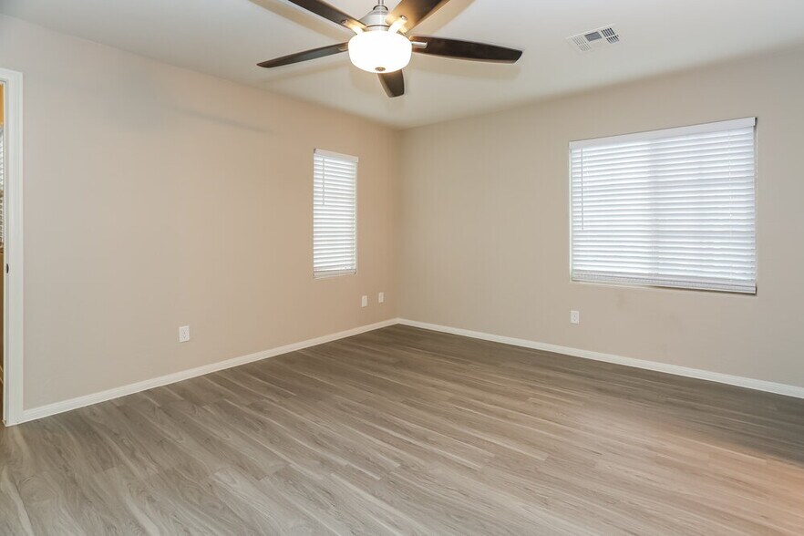 Building Photo - 10428 Yew Blossom Ave