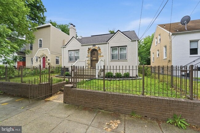 Building Photo - 517 Lebaum St SE
